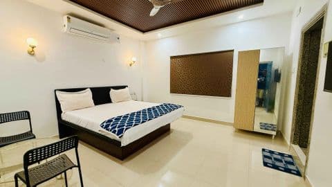 Deluxe Room image 2